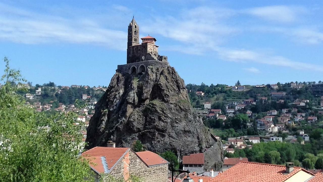 شقة Le Petit Seguret Le Puy-en-Velay المظهر الخارجي الصورة
