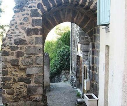 شقة Le Petit Seguret Le Puy-en-Velay المظهر الخارجي الصورة