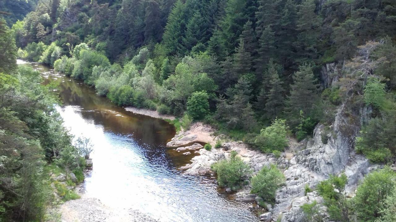 شقة Le Petit Seguret Le Puy-en-Velay المظهر الخارجي الصورة